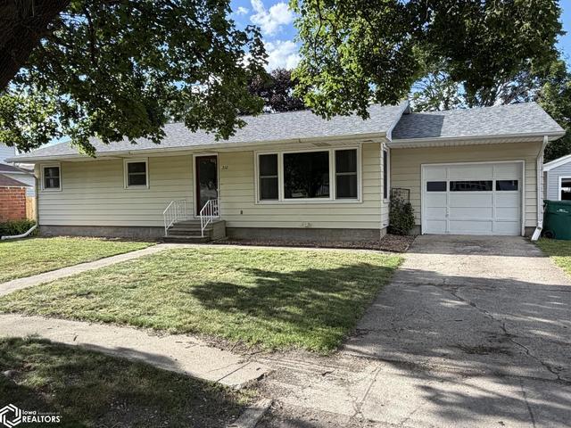 212 E 4th St, Kanawha, IA 50447