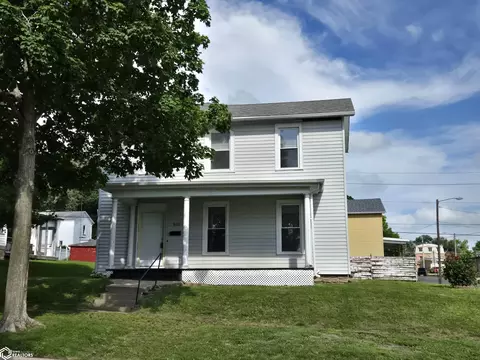 902 N 8th St, Burlington, IA 52601