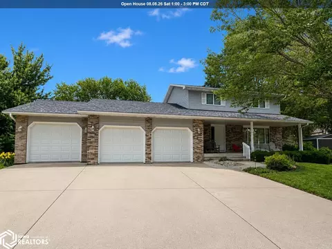 120 35th Pl W, Clear Lake, IA 50428