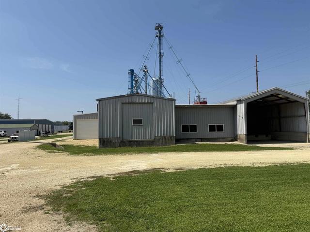 130 E 11th St, Monticello, IA 52310