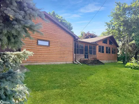 Exterior - 1655 Dorell Dr, Hampton, IA 50441 photo 4 of 4