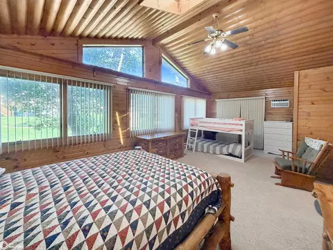 Bedroom - 1655 Dorell Dr, Hampton, IA 50441 photo 2 of 7