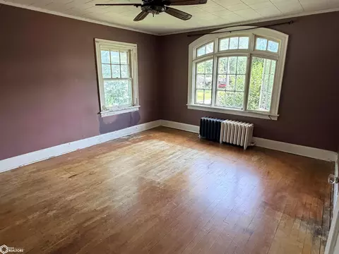 Bedroom - 810 W Walnut St, Eldon, IA 52554 photo 5 of 6