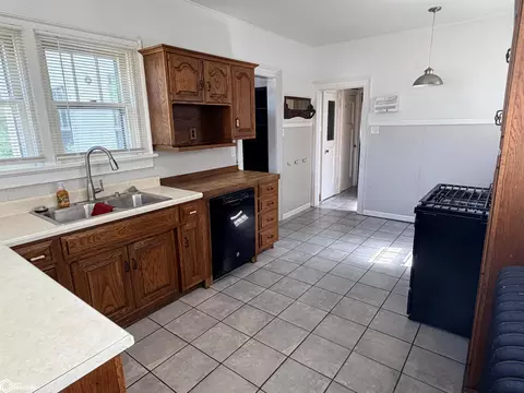 Kitchen - 810 W Walnut St, Eldon, IA 52554 photo 1 of 3