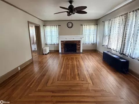 Living - 810 W Walnut St, Eldon, IA 52554 photo 5 of 5