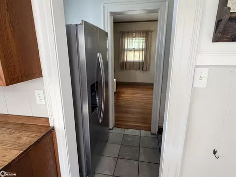 Entry Way - 810 W Walnut St, Eldon, IA 52554 photo 1 of 4