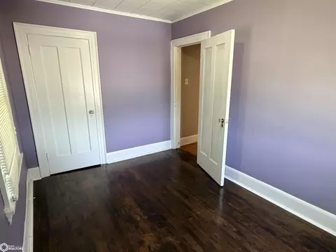 Bedroom - 810 W Walnut St, Eldon, IA 52554 photo 3 of 6
