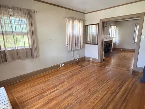 Living - 810 W Walnut St, Eldon, IA 52554 photo 1 of 5