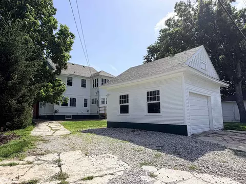 Exterior - 810 W Walnut St, Eldon, IA 52554 photo 4 of 6