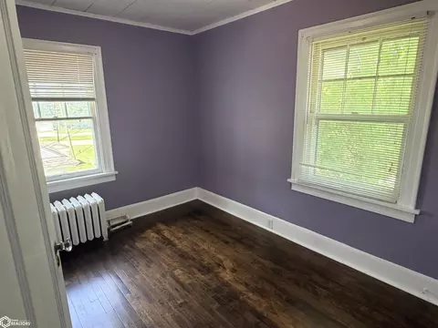 Bedroom - 810 W Walnut St, Eldon, IA 52554 photo 4 of 6