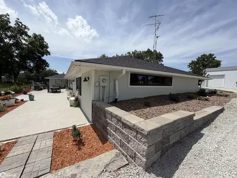 Exterior - 21930 458th St, Centerville, IA 52544 photo 4 of 12
