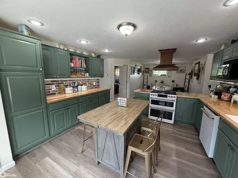 Kitchen - 21930 458th St, Centerville, IA 52544 photo 3 of 5