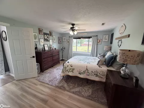Bedroom - 21930 458th St, Centerville, IA 52544 photo 3 of 7