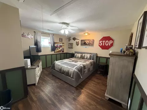 Bedroom - 21930 458th St, Centerville, IA 52544 photo 6 of 7