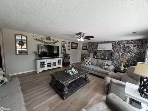Living - 21930 458th St, Centerville, IA 52544 photo 2 of 6