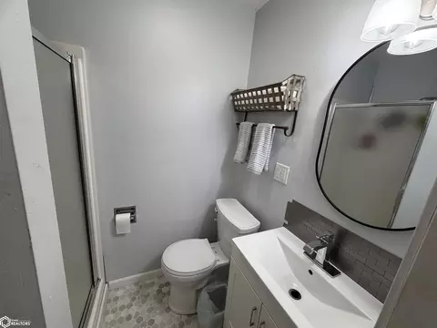Bath - 21930 458th St, Centerville, IA 52544 photo 2 of 2