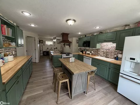 Kitchen - 21930 458th St, Centerville, IA 52544 photo 5 of 5