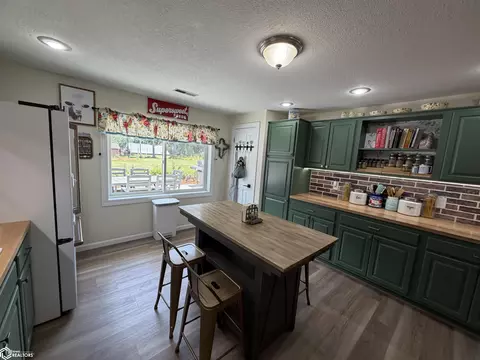 Kitchen - 21930 458th St, Centerville, IA 52544 photo 2 of 5