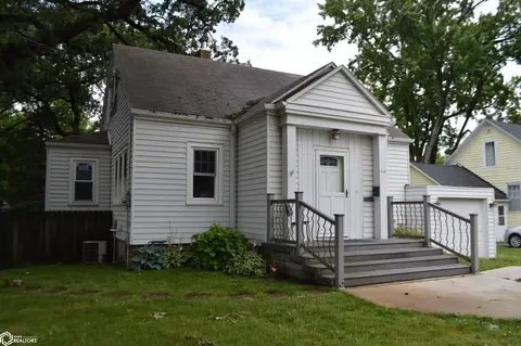715 N 12th St, Clear Lake, IA 50428