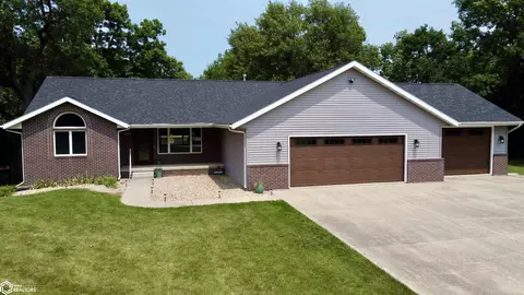 500 W Greenewood Rd, Jefferson, IA 50129