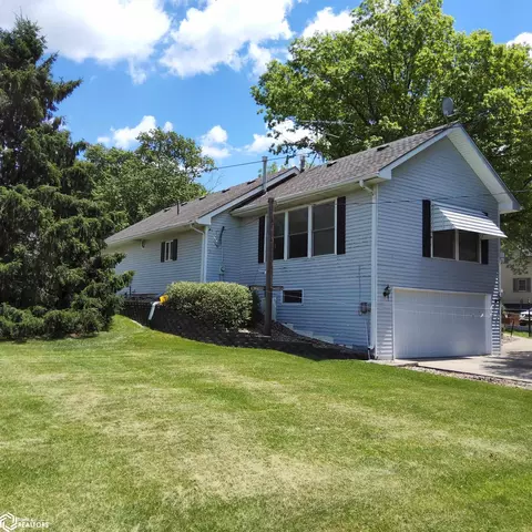 Exterior - 702 N Walnut St, Avoca, IA 51521 photo 2 of 4