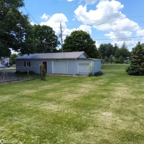 Exterior - 702 N Walnut St, Avoca, IA 51521 photo 3 of 4