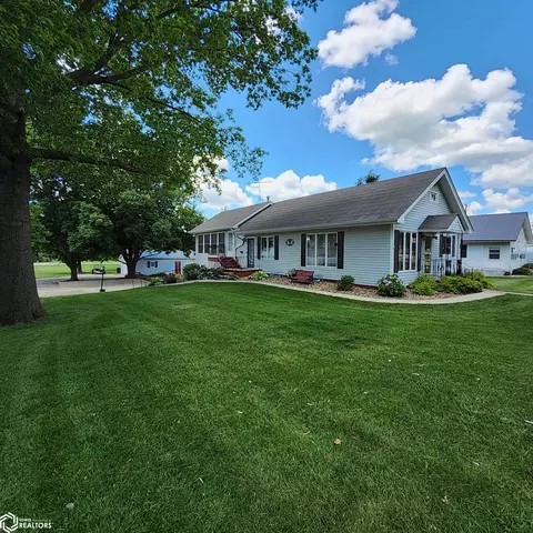 Exterior - 702 N Walnut St, Avoca, IA 51521 photo 1 of 4