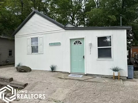 205 Asbury Dr, Clear Lake, IA 50428