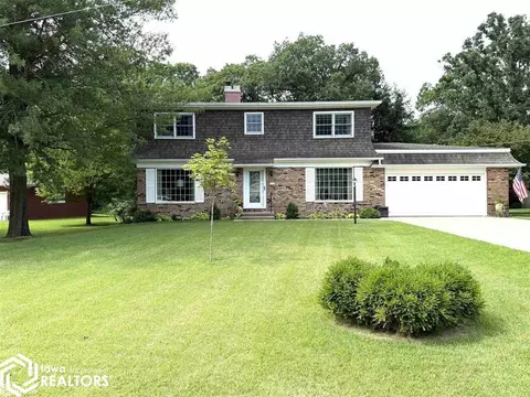 3359 Country Club Ln, Fort Madison, IA 52627