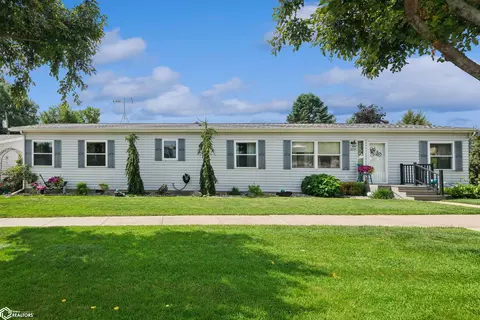 2714 Arnold Dr, Marshalltown, IA 50158