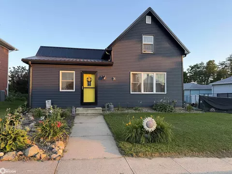 210 Johnston St, Gladbrook, IA 50635