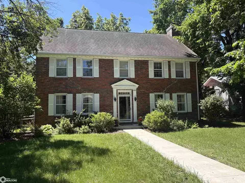 1002 E Burlington Ave, Fairfield, IA 52556