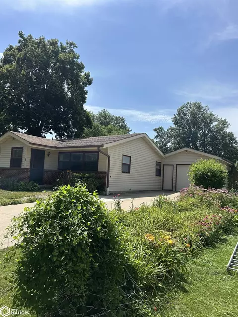 1210 J Ave E, Oskaloosa, IA 52577