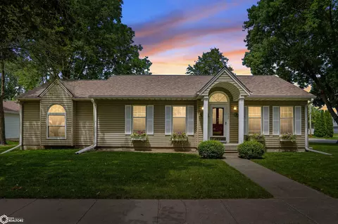 1237 J Ave, Nevada, IA 50201 photo 1
