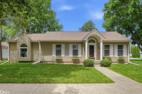 1237 J Ave, Nevada, IA 50201 photo 2