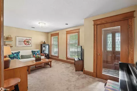 1237 J Ave, Nevada, IA 50201 photo 4