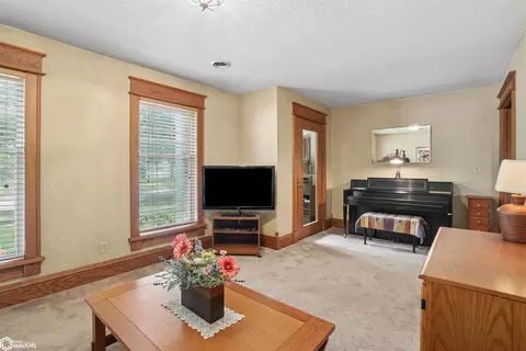 1237 J Ave, Nevada, IA 50201 photo 6