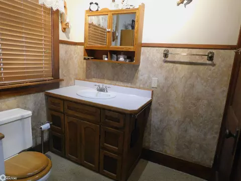 Bath - 513 Maple St, Deloit, IA 51441 photo 1 of 1