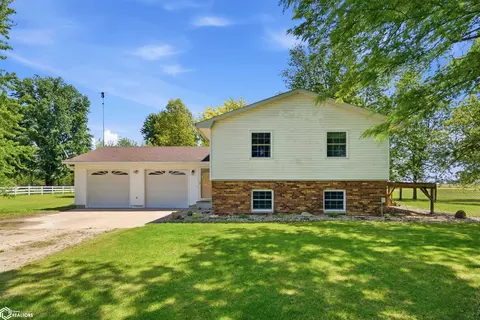 2942 Country Acres Dr, Danville, IA 52623