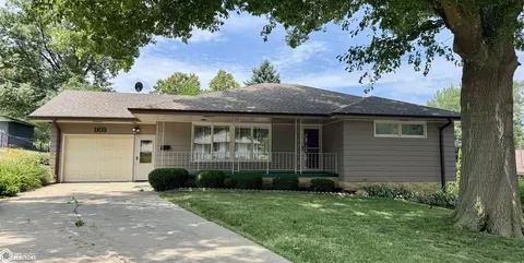 1103 Ridgeway Dr, Audubon, IA 50025