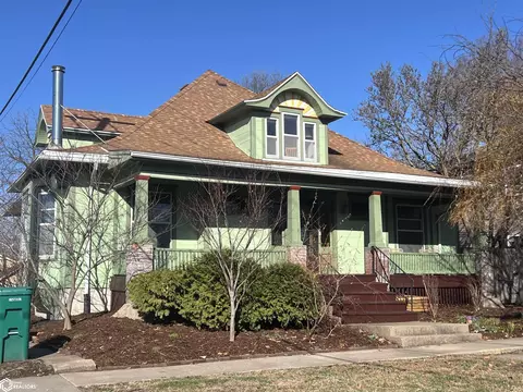 204 N 3rd St, Fairfield, IA 52556