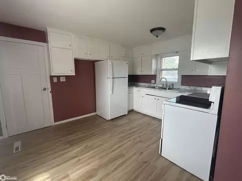 Kitchen - 511 5th St SW, Hampton, IA 50441 photo 2 of 3