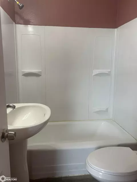 Bath - 511 5th St SW, Hampton, IA 50441 photo 1 of 1