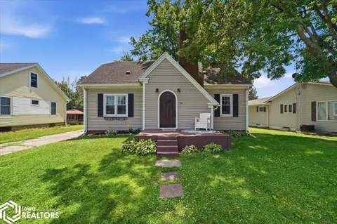 221 W Maple St, Hubbard, IA 50122
