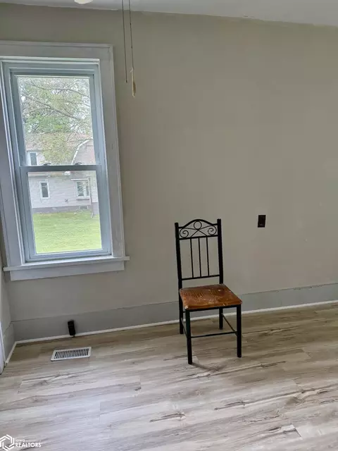 Bedroom - 910 16th St, Eldora, IA 50627 photo 1 of 6