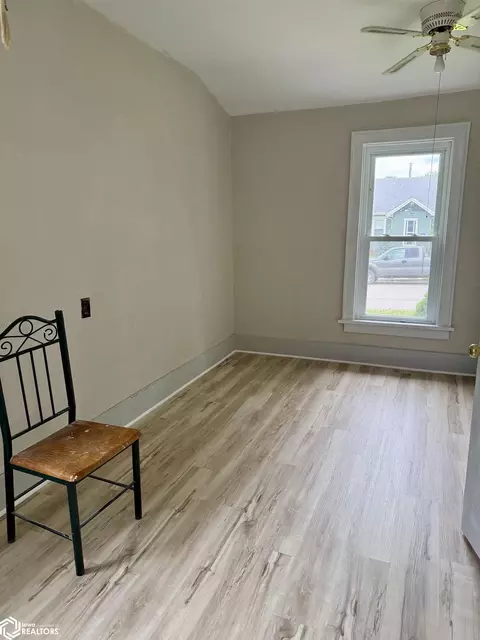 Bedroom - 910 16th St, Eldora, IA 50627 photo 2 of 6