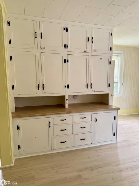 Kitchen - 910 16th St, Eldora, IA 50627 photo 1 of 3