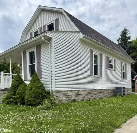 Exterior - 910 16th St, Eldora, IA 50627 photo 1 of 3