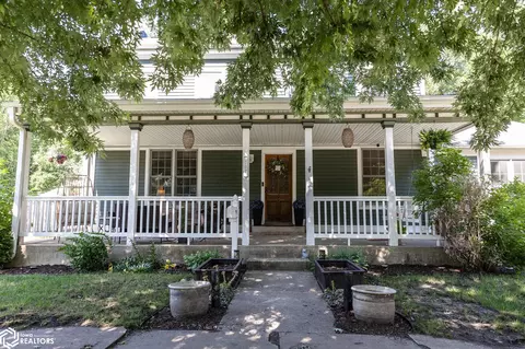707 N 4th St, Clear Lake, IA 50428