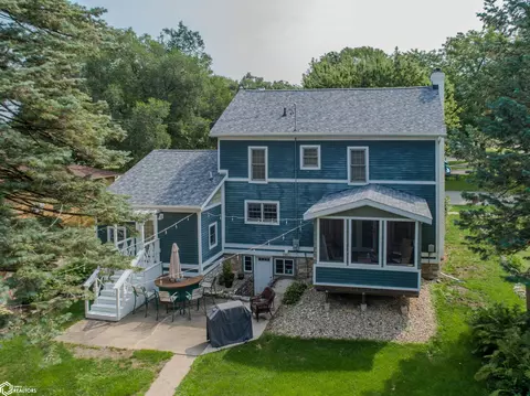 707 N 4th St, Clear Lake, IA 50428
